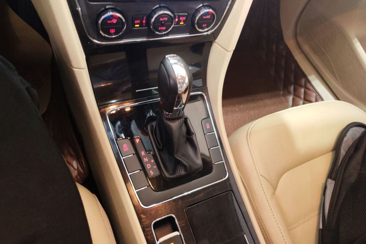 大众 帕萨特 2014款 1.8TSI DSG尊荣导航版局部细节18