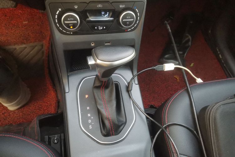 一汽 森雅R7 2017款 1.6L 自动智能型中控内饰18