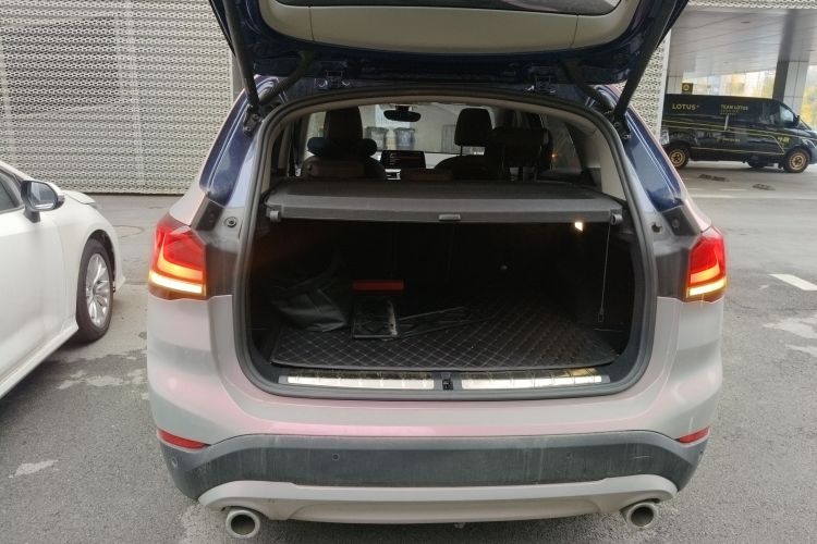 宝马X1 2021款 sDrive25Li 领先型机舱底盘23