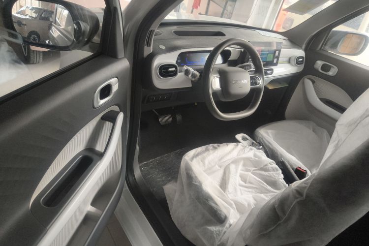 吉利银河 熊猫 2025款 210km 元气熊中控内饰7003