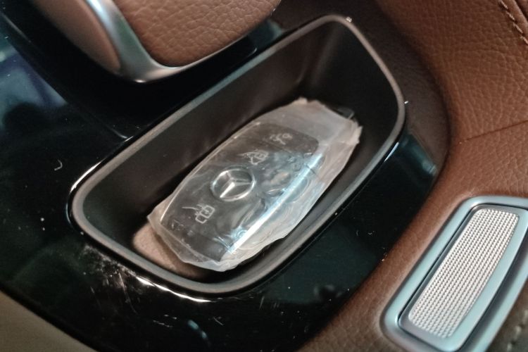 奔驰GLE 2025款 改款 GLE 350 4MATIC 动感型中控内饰11