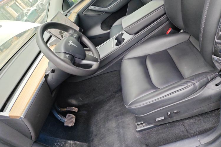 特斯拉 Model Y 2021款 标准续航后驱版中控内饰19