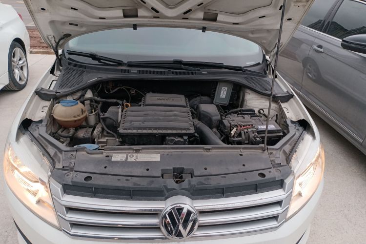 大众 桑塔纳 2015款 1.6L 自动舒适版机舱底盘24