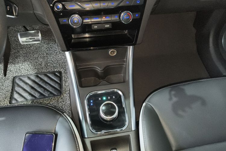 北汽新能源EC5 2019款 新风版中控内饰18