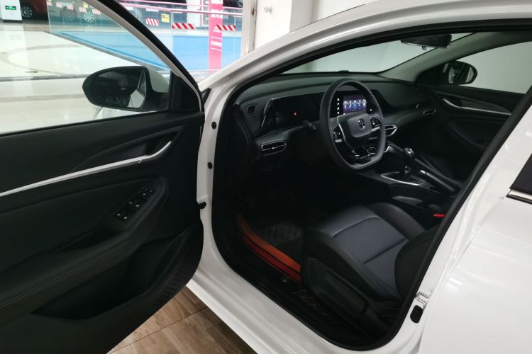长安 逸动 2025款 PLUS 1.5L 手动豪华版中控内饰20