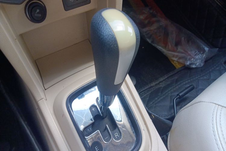 奇瑞 风云2 2013款 两厢 1.5L AMT锐意版中控内饰18