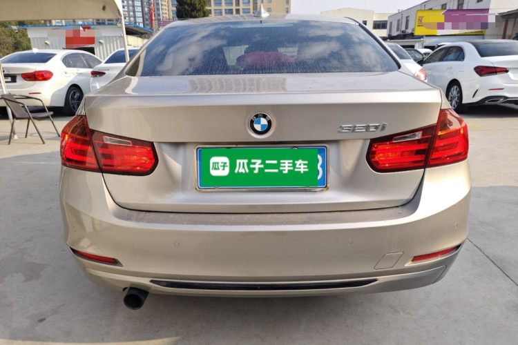 宝马3系 2014款 320i 运动设计套装车身外观6