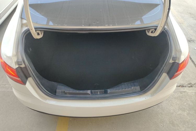 福特 福睿斯 2019款 改款 1.5L 自动质享型（胎压监测） 国VI机舱底盘23