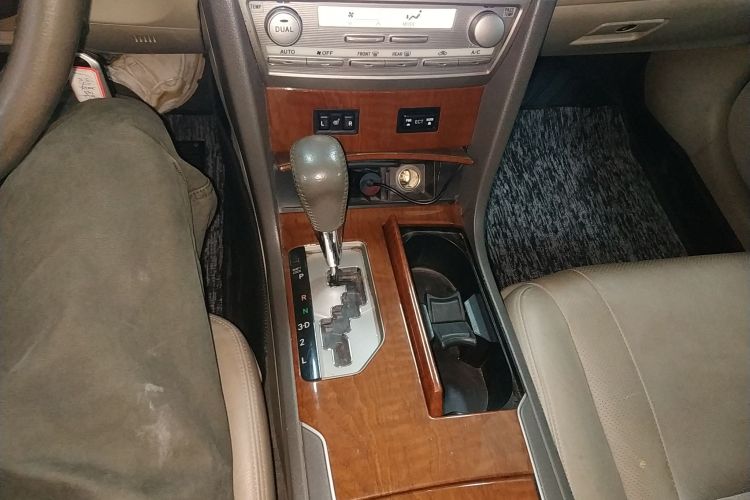 丰田 凯美瑞 2013款 200G 经典豪华版中控内饰18