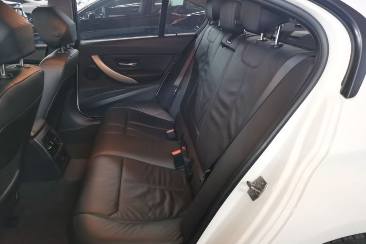 宝马3系 2014款 320i 时尚型中控内饰7004