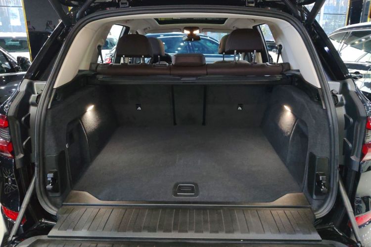 宝马X5 2022款 改款 xDrive 30Li 尊享型M运动套装机舱底盘23