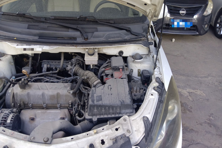 奇瑞 风云2 2013款 两厢 1.5L AMT锐意版机舱底盘26