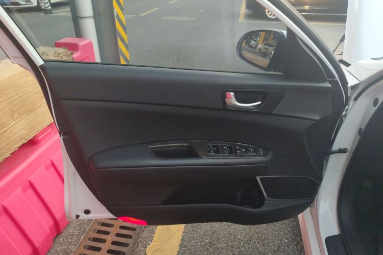 起亚K5 2016款 1.6T 自动LUX中控内饰47