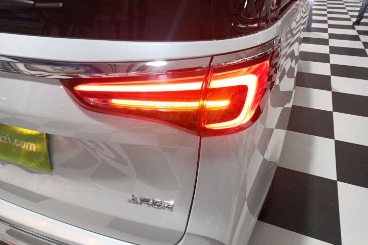 别克GL8 2022款 ES陆尊 653T 尊享型车身外观9