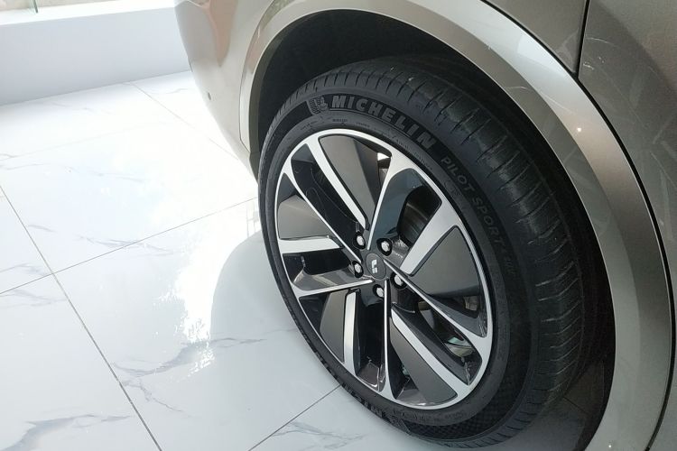 理想汽车 理想L9 2022款 Max车身外观56