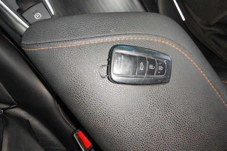 丰田 凯美瑞 2021款 2.0G 豪华版中控内饰7001