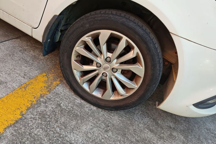 吉利汽车 远景 2015款 1.5L 手动幸福型车身外观10