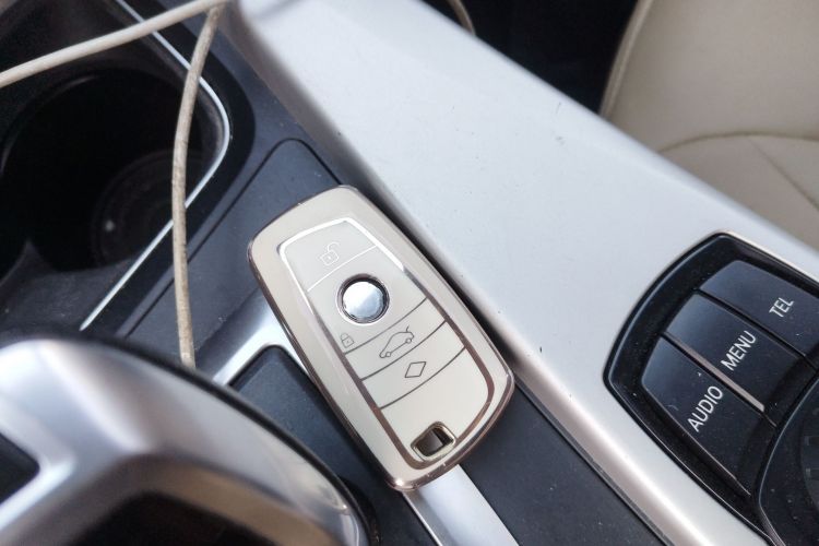 宝马3系 2014款 320Li 时尚型中控内饰7001