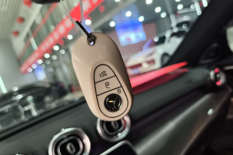 奔驰C级 2024款 改款 C 260 L 皓夜运动版中控内饰11