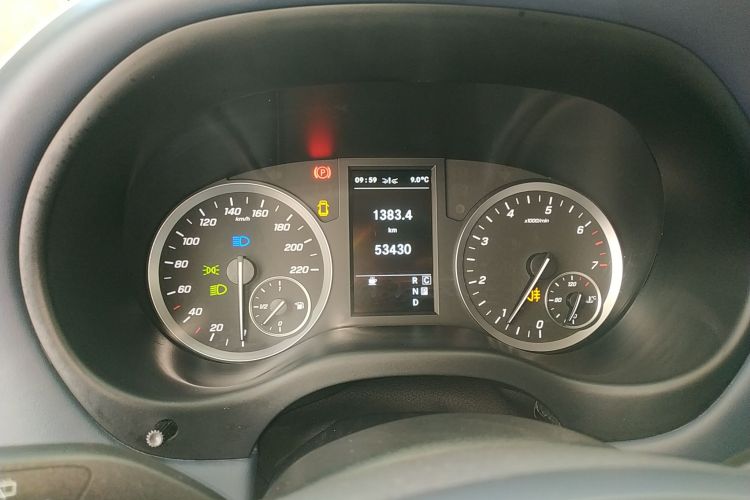 奔驰 威霆 2021款 2.0T 商务版 7座局部细节14