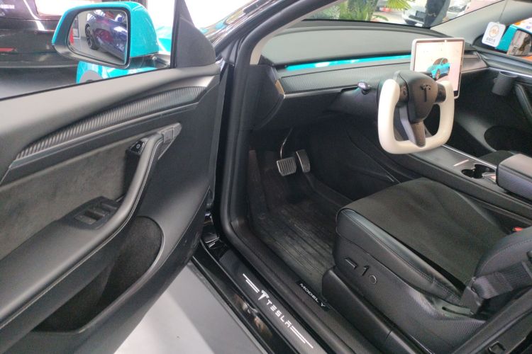 特斯拉 Model Y 2022款 改款 后轮驱动版中控内饰7003