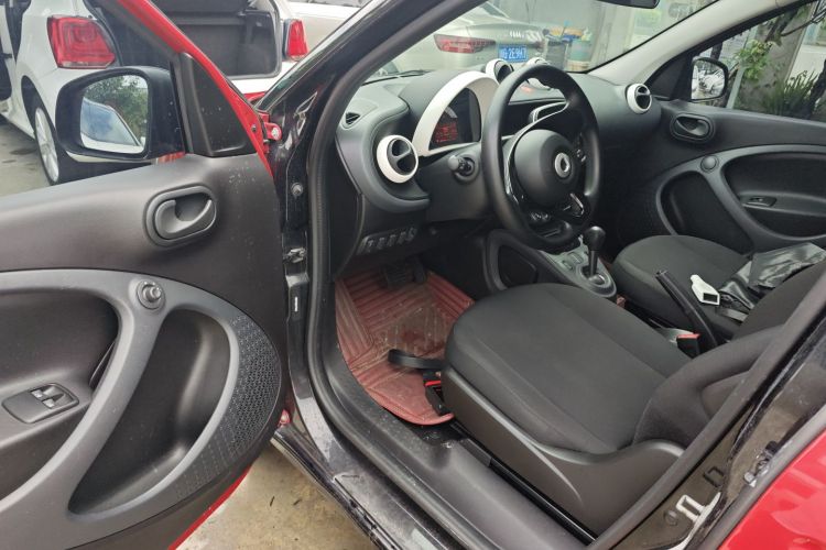 smart forfour 2018款 1.0L 52千瓦灵动版中控内饰7003