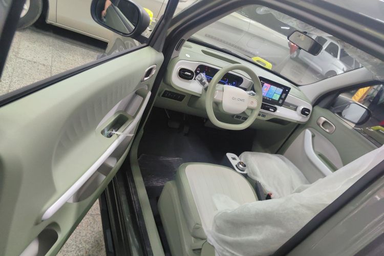 吉利银河 2025款 210km 熊猫卡丁中控内饰20