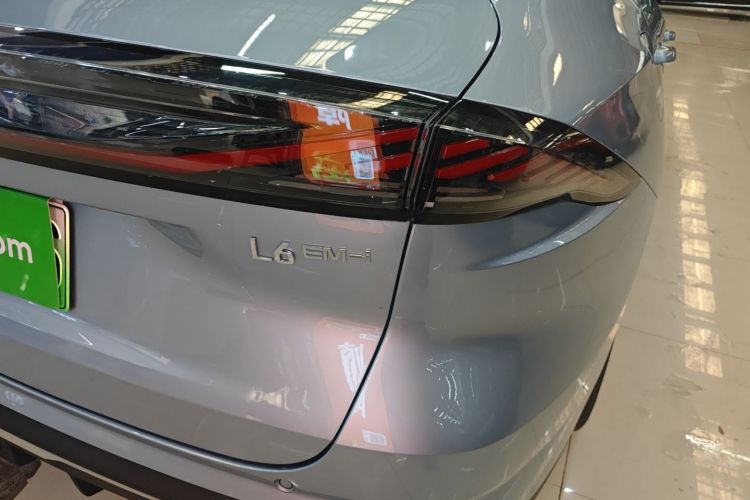 吉利银河 银河L6 2025款 EM-i 140km 星舰版车身外观9