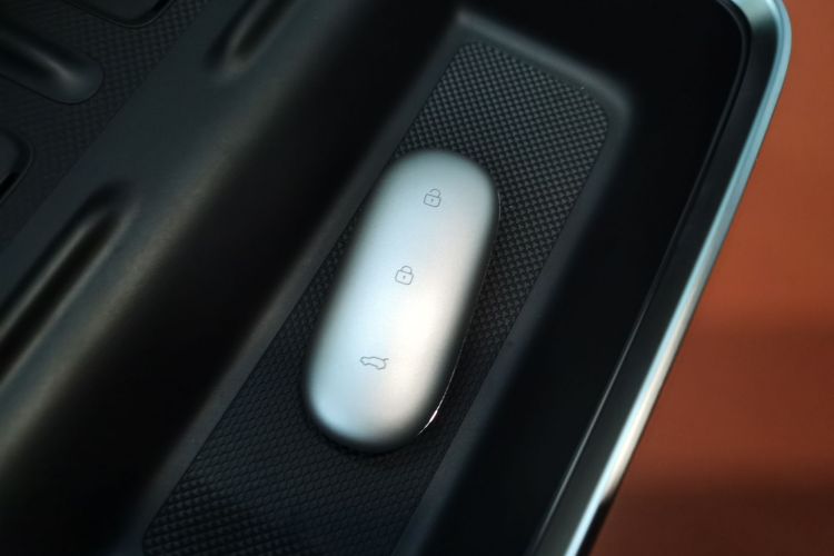 理想汽车 理想L9 2024款 Ultra中控内饰7001