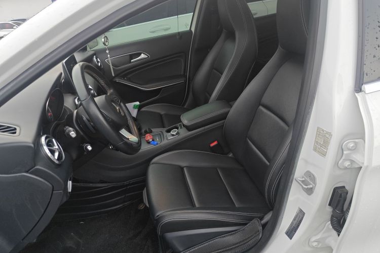 奔驰GLA 2016款 GLA 200 动感型局部细节19