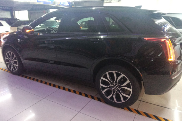 凯迪拉克XT5 2023款 2.0T 四驱尊贵型（至臻版）车身外观4