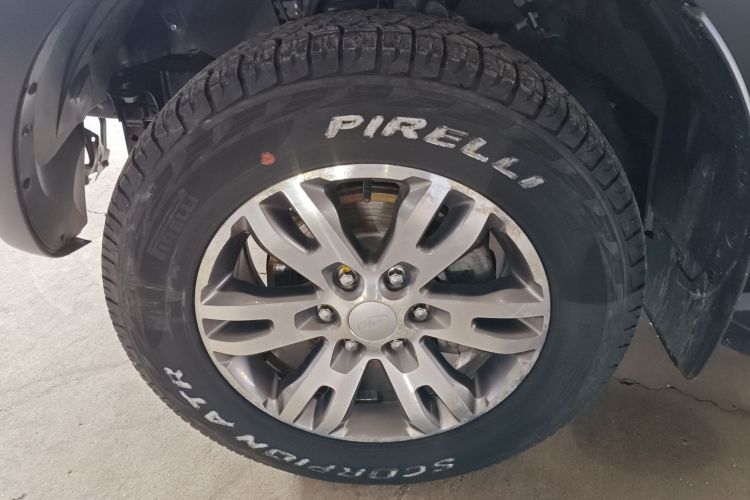 福特 撼路者 2017款 2.0T 汽油自动四驱豪华版 5座车身外观35