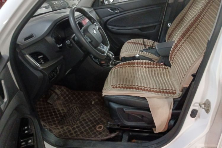 陆风X2 2017款 1.6L 自动劲锐版中控内饰19