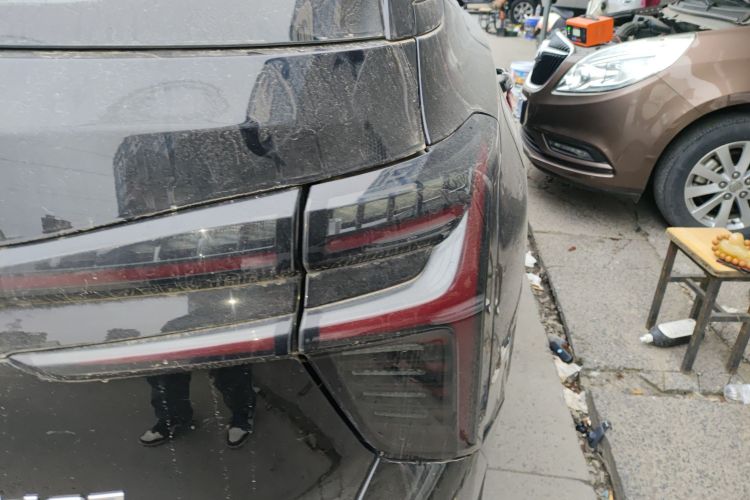 红旗HS3 2023款 1.5T 两驱善为版车身外观9