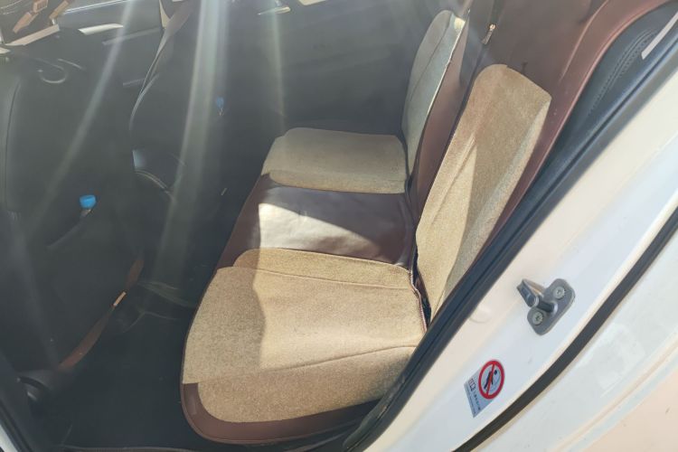 中华H3 2017款 1.5L 手动精英型中控内饰21