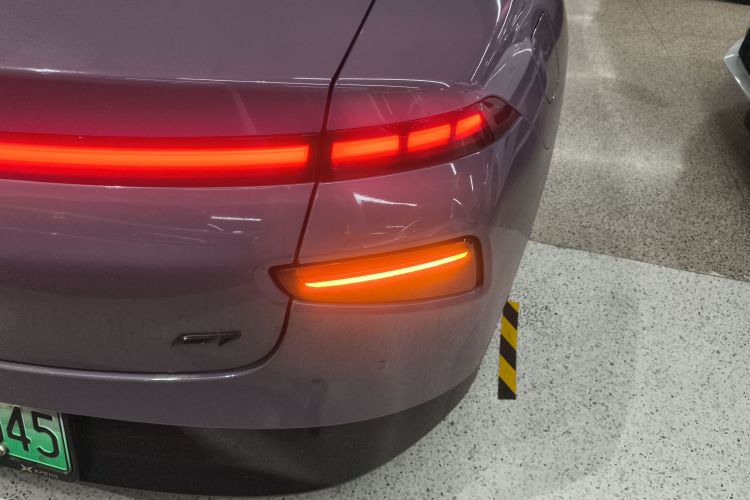 小鹏P7 2020款 670N车身外观9