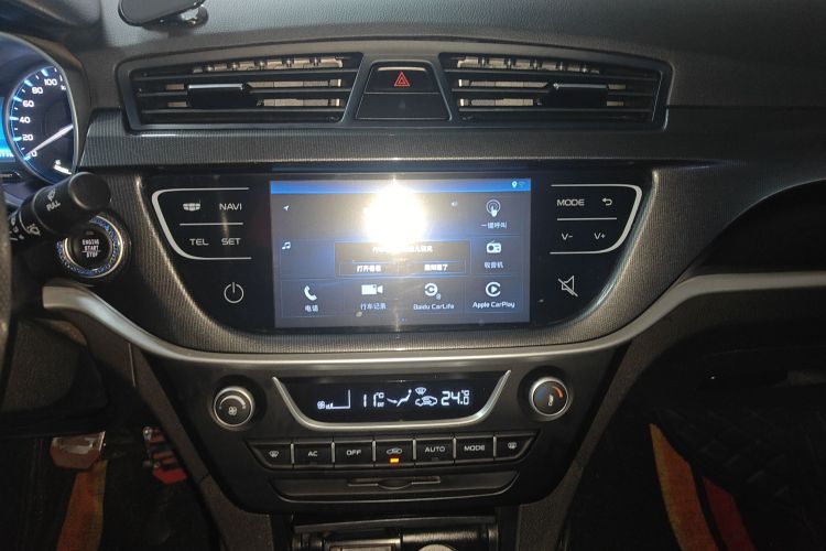 吉利汽车 帝豪 2017款 三厢百万款 1.5L 手动向上版中控内饰16