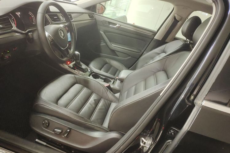 大众 帕萨特 2016款 330TSI DSG尊荣版中控内饰19