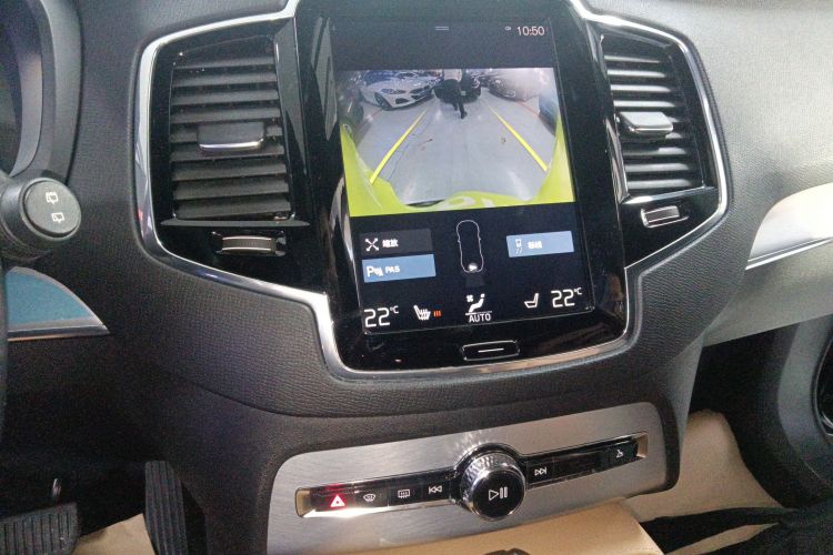 沃尔沃XC90 2017款 T6 智逸版 7座中控内饰16