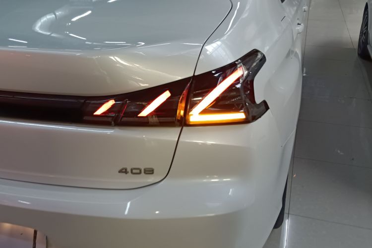 标致408 2022款 1.6T 进取版车身外观9