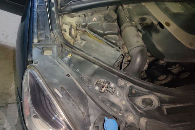 奔驰R级 2010款 R 350 L 4MATIC局部细节9006