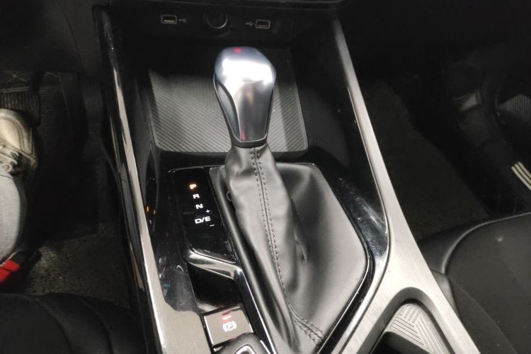 荣威i5 2021款 1.5L CVT钻石版中控内饰18