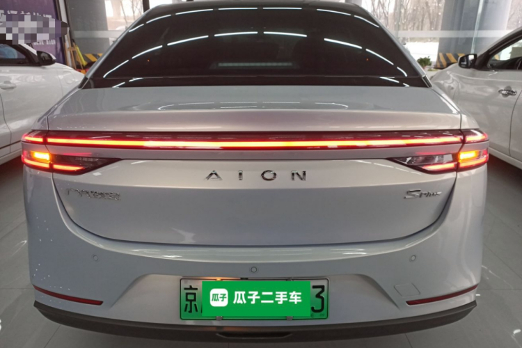 埃安 AION S Plus 2022款 70 智领版车身外观6