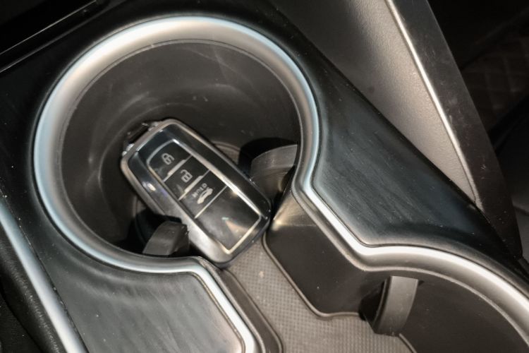 丰田 凯美瑞 2023款 2.0G 豪华版中控内饰7001