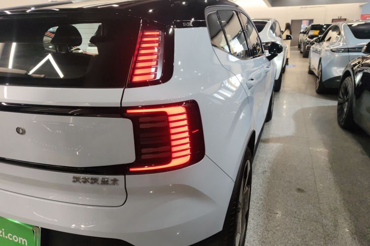 沃尔沃EX30 2025款 后驱长续航版 Plus车身外观9