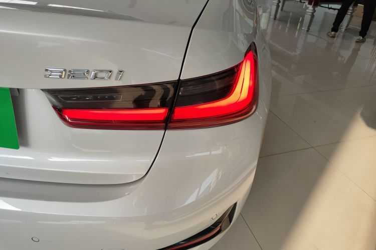 宝马3系 2022款 320i 运动套装车身外观6006