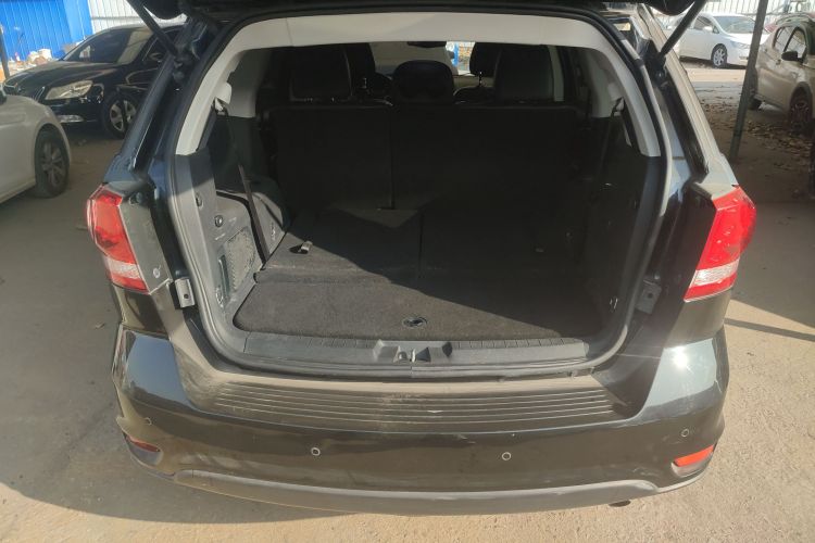 道奇 酷威 2013款 2.4L 两驱尊尚版机舱底盘23