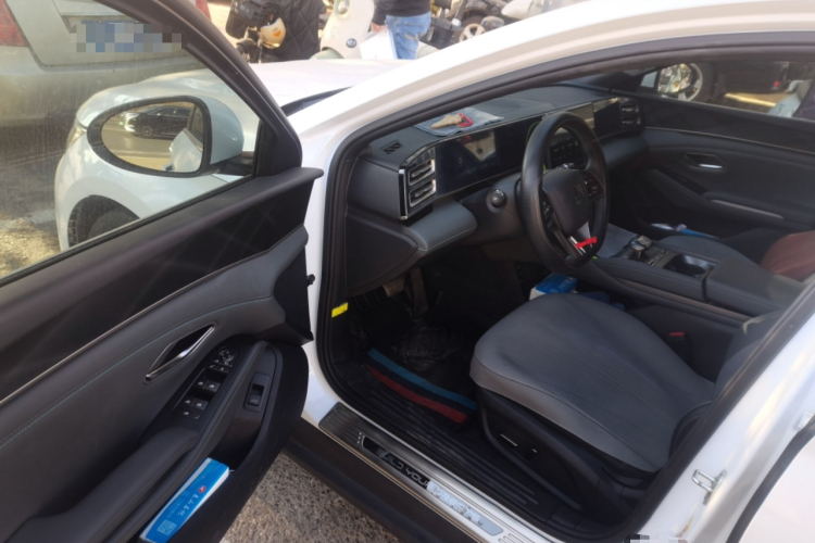 比亚迪 秦L 2024款 DM-i 80KM超越型中控内饰20