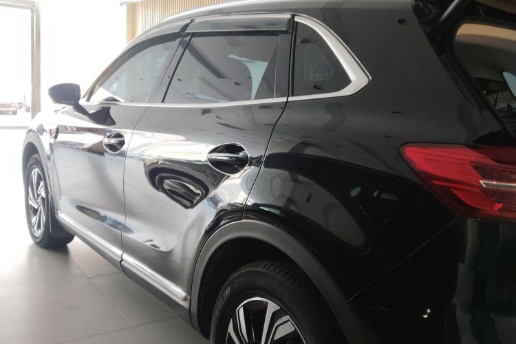 红旗HS5 2022款 改款 2.0T 智联旗享版车身外观4