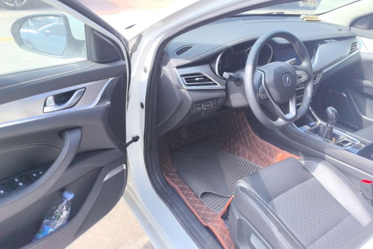 长安 逸动 2019款 高能版 1.6L GDI 手动先锋型 国VI中控内饰7003